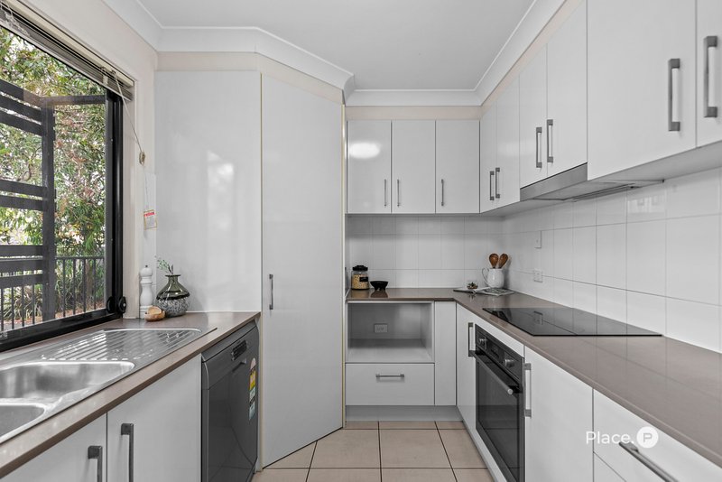 Photo - 28/1 Emerald Place, Bridgeman Downs QLD 4035 - Image 6