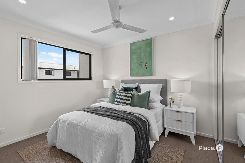 Photo - 28/1 Emerald Place, Bridgeman Downs QLD 4035 - Image 8