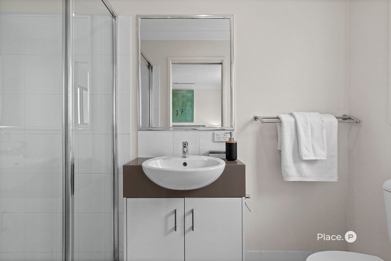 Photo - 28/1 Emerald Place, Bridgeman Downs QLD 4035 - Image 10