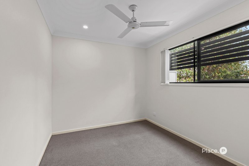 Photo - 28/1 Emerald Place, Bridgeman Downs QLD 4035 - Image 11