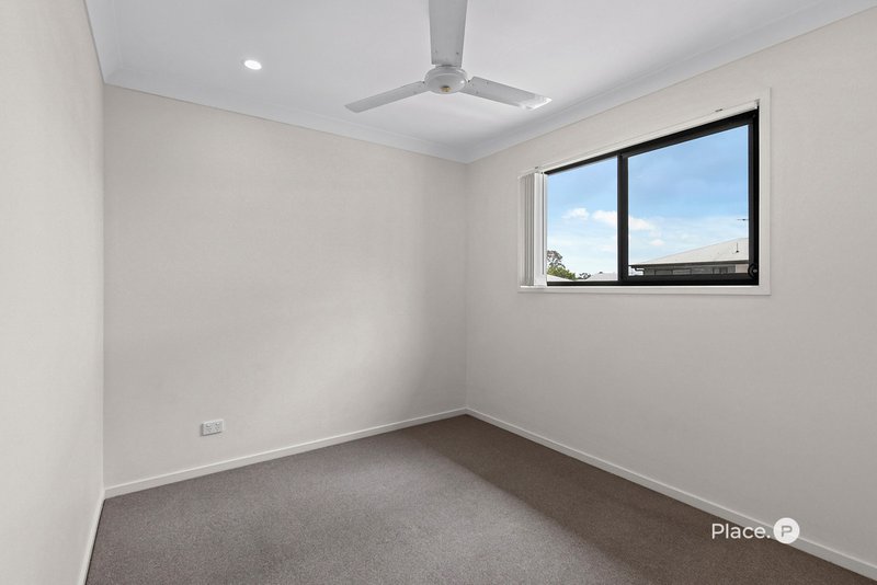 Photo - 28/1 Emerald Place, Bridgeman Downs QLD 4035 - Image 12