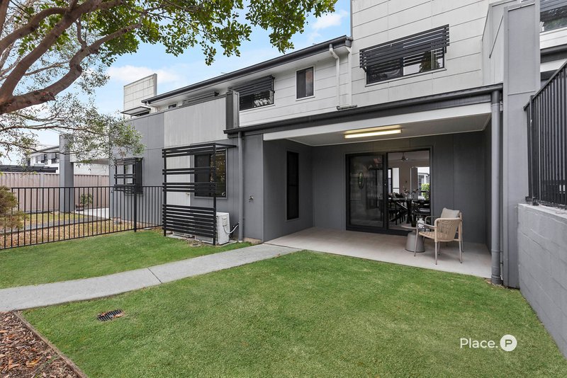 Photo - 28/1 Emerald Place, Bridgeman Downs QLD 4035 - Image 16