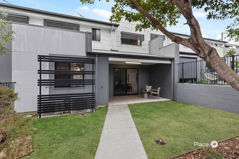 Photo - 28/1 Emerald Place, Bridgeman Downs QLD 4035 - Image 17