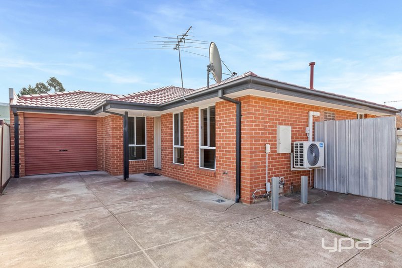 Photo - 2/81 Leonard Avenue, St Albans VIC 3021 - Image 1