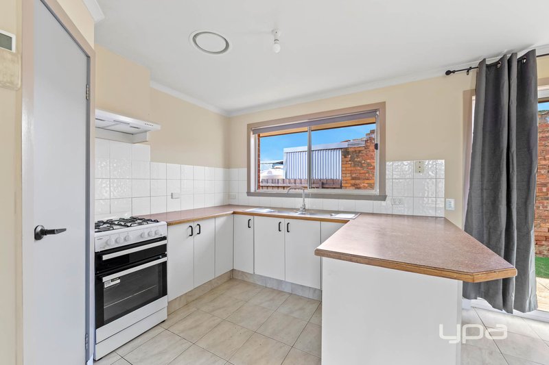 Photo - 2/81 Leonard Avenue, St Albans VIC 3021 - Image 4