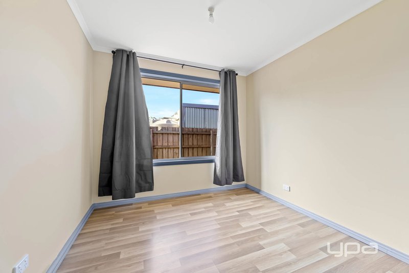 Photo - 2/81 Leonard Avenue, St Albans VIC 3021 - Image 5