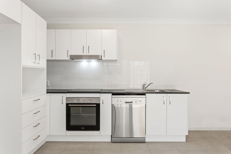 Photo - 2/81 Second Avenue, Marsden QLD 4132 - Image 3