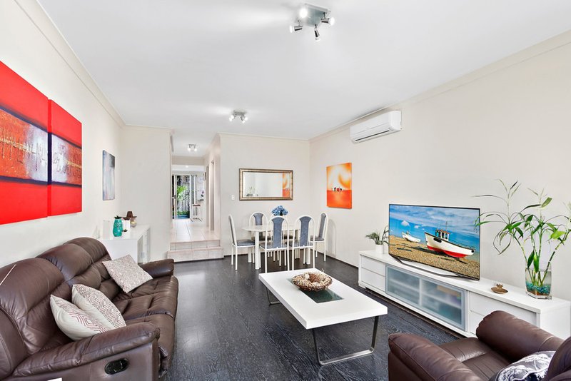 Photo - 2/81 Yathong Road, Caringbah NSW 2229 - Image 2