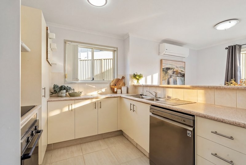 Photo - 28/102 Alexander Drive, Highland Park QLD 4211 - Image 3
