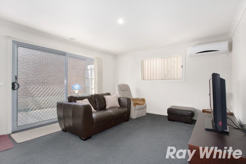 Photo - 28/11 Hawk Avenue, Pakenham VIC 3810 - Image 3