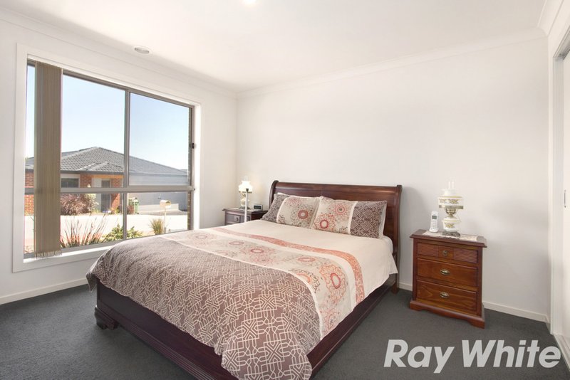 Photo - 28/11 Hawk Avenue, Pakenham VIC 3810 - Image 4