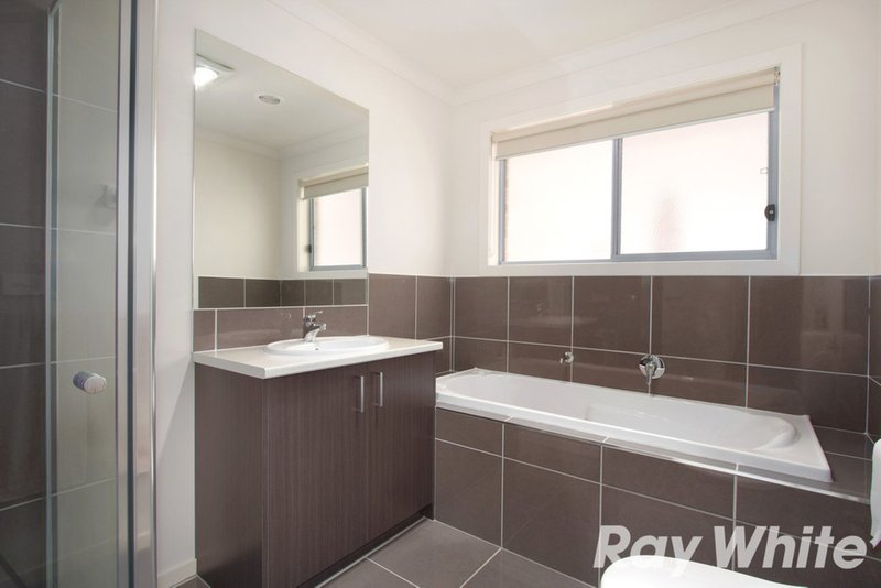 Photo - 28/11 Hawk Avenue, Pakenham VIC 3810 - Image 7