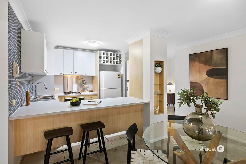 Photo - 28/11 Kitchener Street, Coorparoo QLD 4151 - Image 3