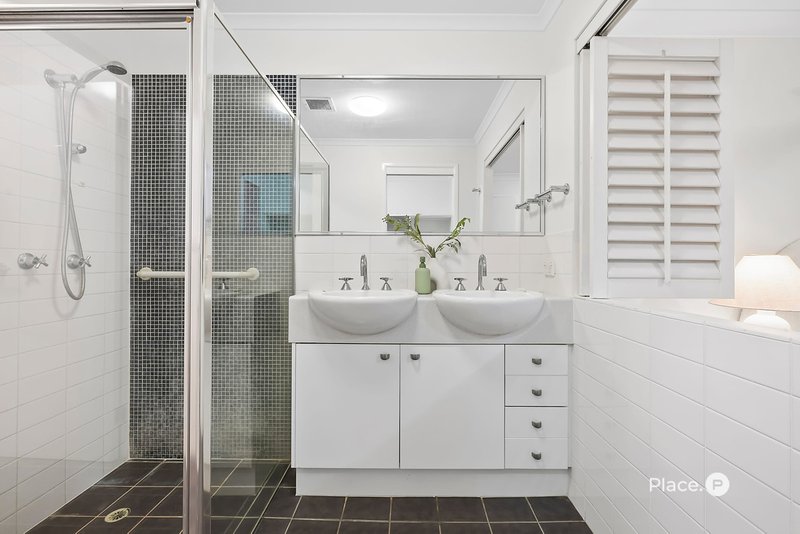 Photo - 28/11 Kitchener Street, Coorparoo QLD 4151 - Image 6