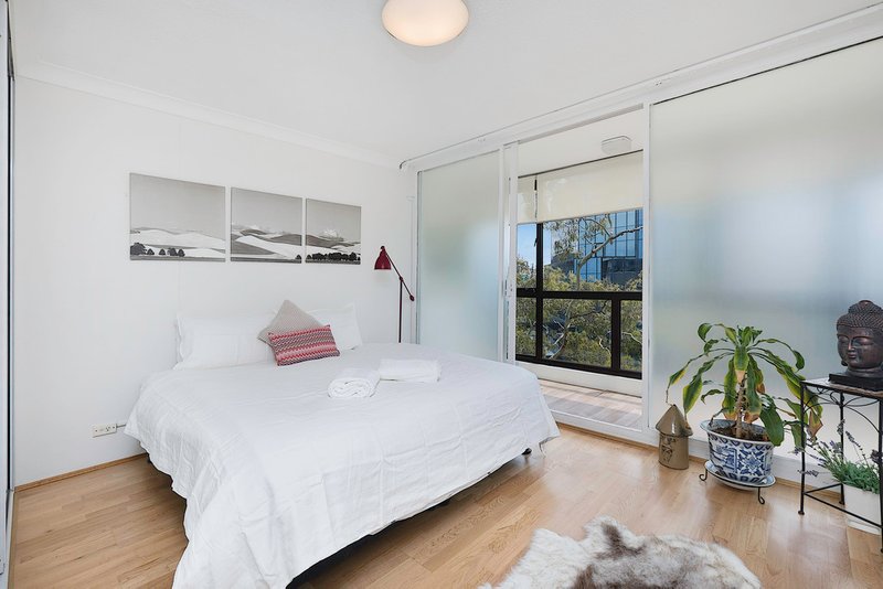 Photo - 28/2-8 Llandaff Street, Bondi Junction NSW 2022 - Image 4