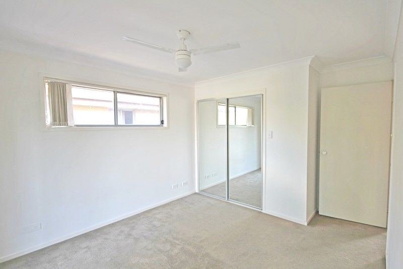 Photo - 28/2-8 Meadowbrook Drive, Meadowbrook QLD 4131 - Image 5