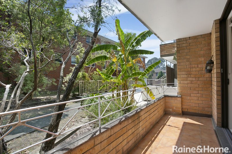 Photo - 2/82-84 Hunter Street, Hornsby NSW 2077 - Image 3