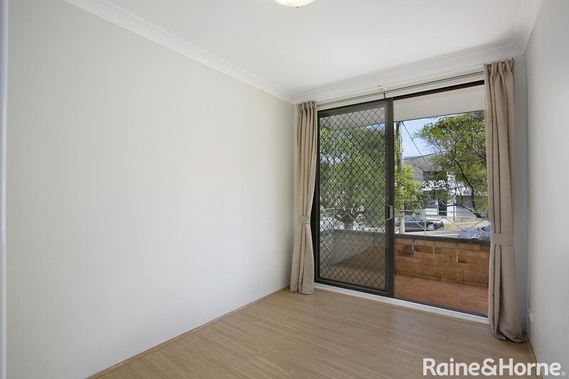 Photo - 2/82-84 Hunter Street, Hornsby NSW 2077 - Image 5