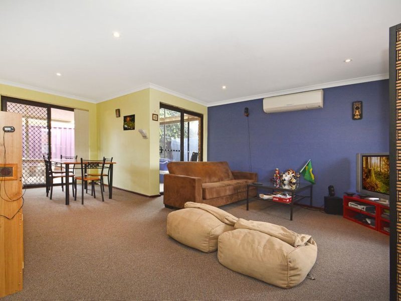 Photo - 2/82 Deanmore Rd , Scarborough WA 6019 - Image 3