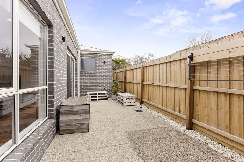 Photo - 2/82 Vines Road, Hamlyn Heights VIC 3215 - Image 11