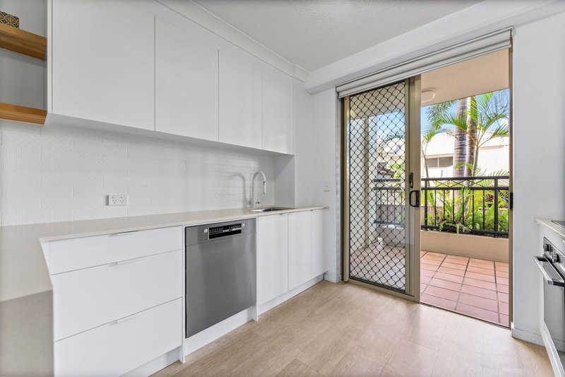 Photo - 28/2342-2358 Gold Coast Highway, Mermaid Beach QLD 4218 - Image 5
