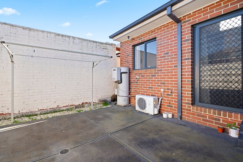 Photo - 2/83-85 Howard Street, Reservoir VIC 3073 - Image 7