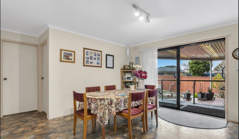 Photo - 2/83 Lamont Crescent, Cranbourne VIC 3977 - Image 2