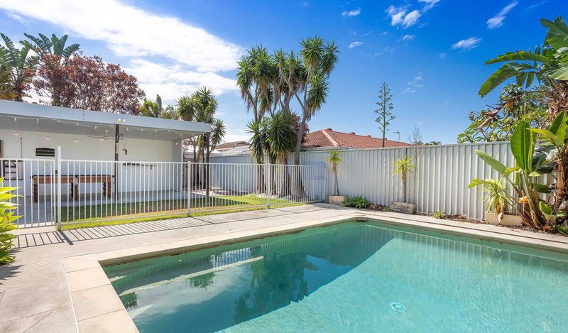 Photo - 2/83 Mountain View Avenue, Miami QLD 4220 - Image 1