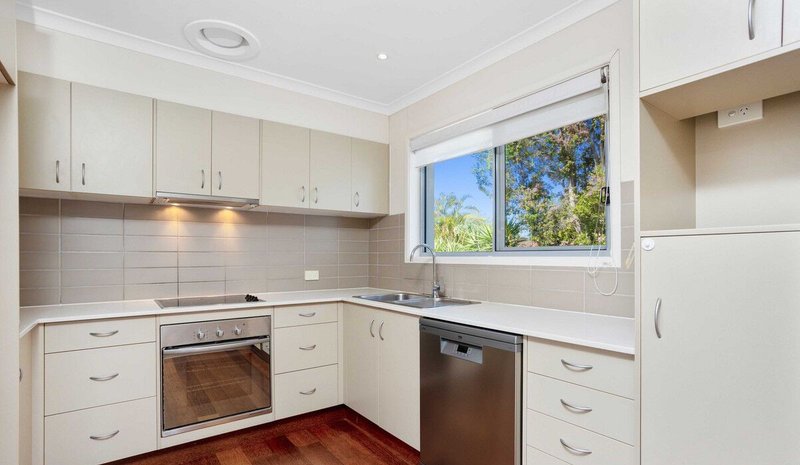 Photo - 2/83 Mountain View Avenue, Miami QLD 4220 - Image 4