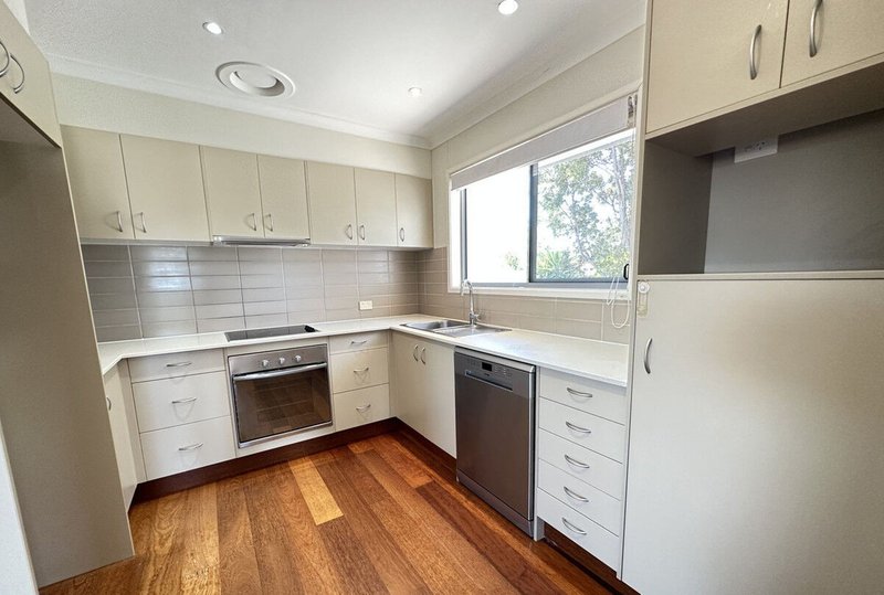 Photo - 2/83 Mountain View Avenue, Miami QLD 4220 - Image 6