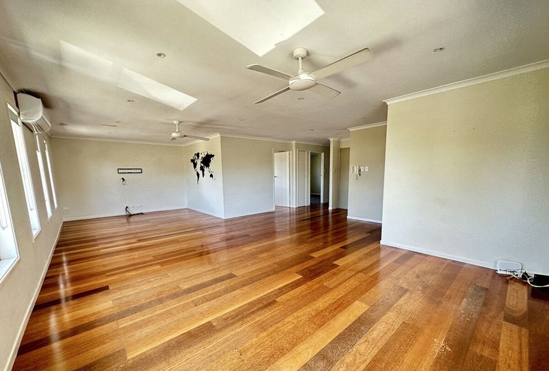 Photo - 2/83 Mountain View Avenue, Miami QLD 4220 - Image 7