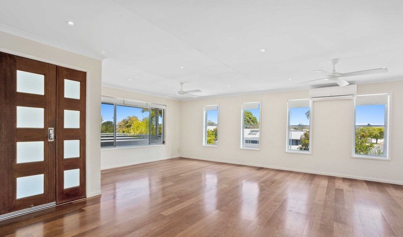 Photo - 2/83 Mountain View Avenue, Miami QLD 4220 - Image 9