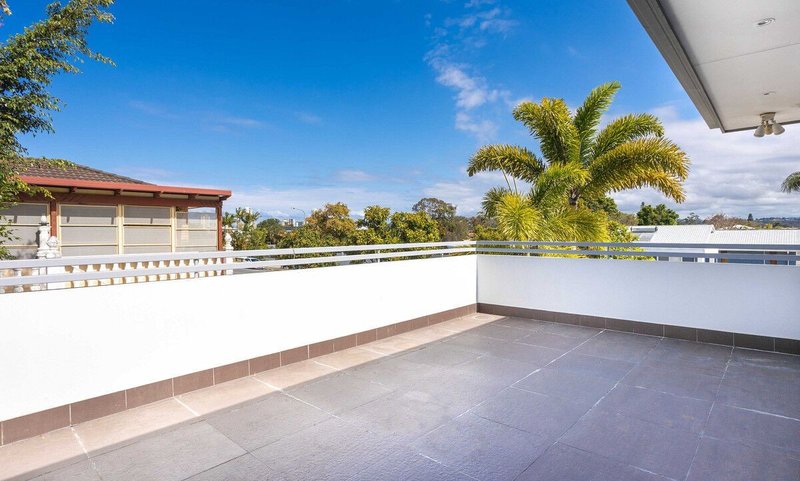 Photo - 2/83 Mountain View Avenue, Miami QLD 4220 - Image 19