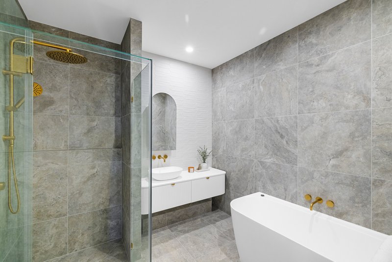 Photo - 2/83 Point Cartwright Drive, Buddina QLD 4575 - Image 18
