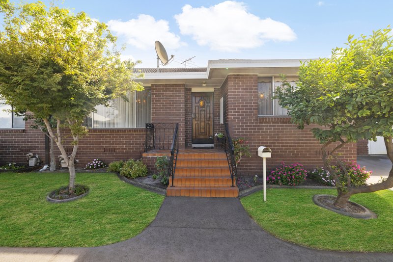 Photo - 2/84 Lower Dandenong Road, Parkdale VIC 3195 - Image 1