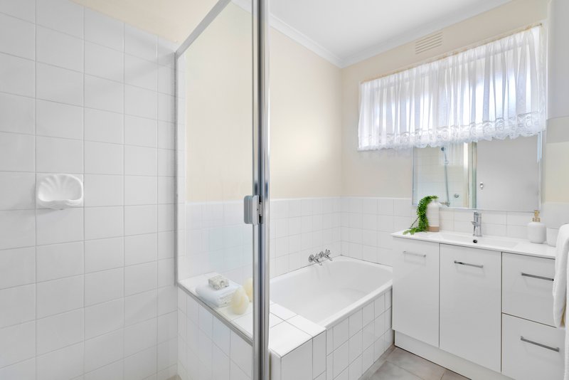 Photo - 2/84 Lower Dandenong Road, Parkdale VIC 3195 - Image 9