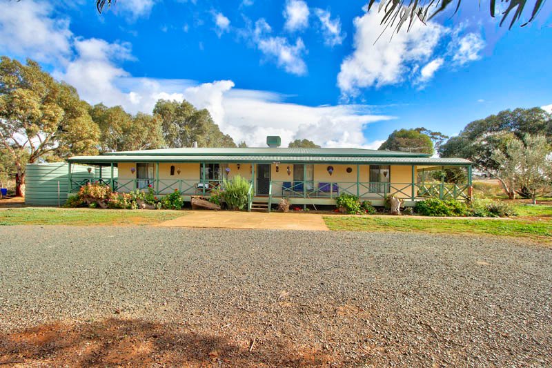 284 Macaw Creek Road, Riverton SA 5412