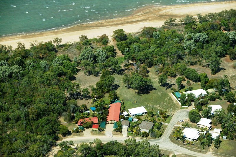 Photo - 284 Ocean Pde, Balgal Beach , Townsville QLD 4810 - Image 2