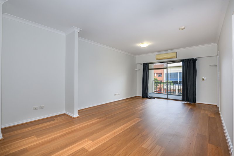 Photo - 28/42 The Crescent, Midland WA 6056 - Image 7