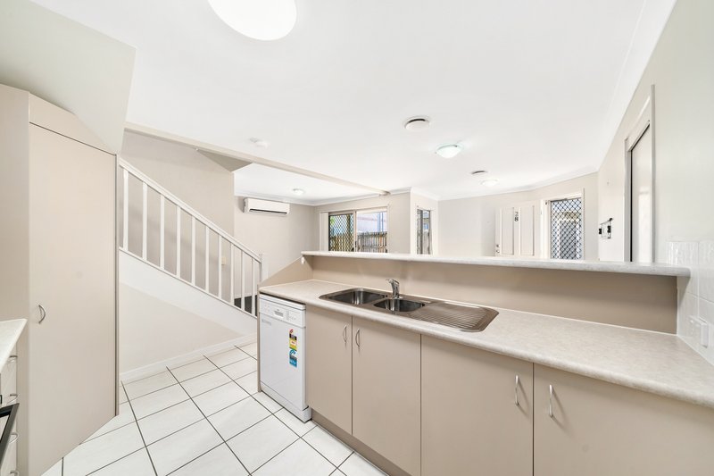 Photo - 28/48-54 Fleet Drive, Kippa-Ring QLD 4021 - Image 3