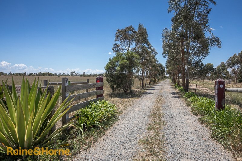 Photo - 285 Glencoe Drive, Diggers Rest VIC 3427 - Image 12