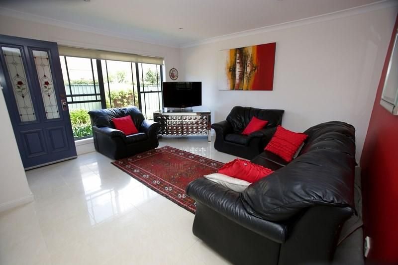 Photo - 2/85 Gungah Bay Road, Oatley NSW 2223 - Image 5