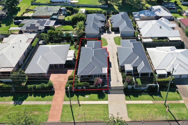 Photo - 2/85 Ramsay Street, Centenary Heights QLD 4350 - Image 14