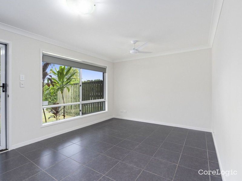 Photo - 2/85 Victoria Drive, Pacific Pines QLD 4211 - Image 3