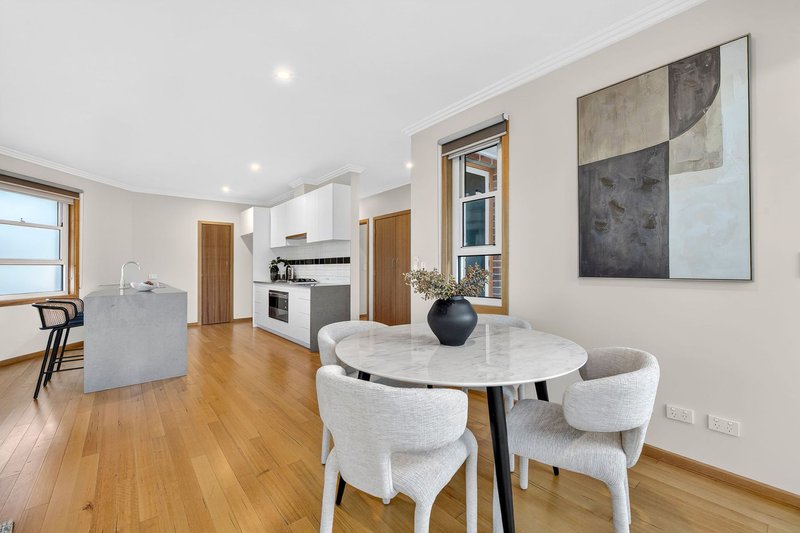 Photo - 2/86 Broughton Road, Surrey Hills VIC 3127 - Image 2