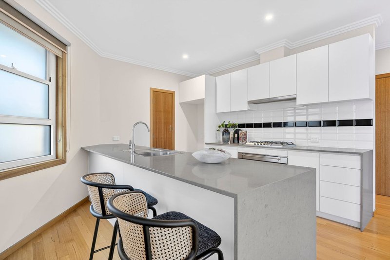 Photo - 2/86 Broughton Road, Surrey Hills VIC 3127 - Image 3