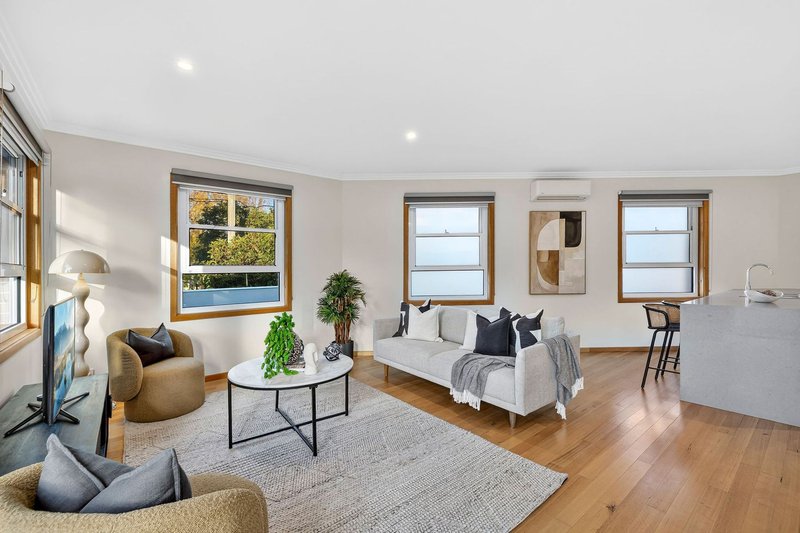 Photo - 2/86 Broughton Road, Surrey Hills VIC 3127 - Image 4
