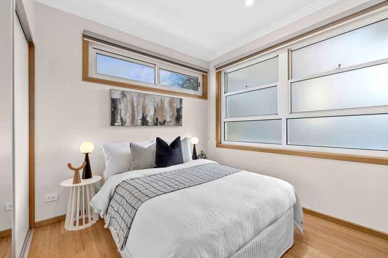 Photo - 2/86 Broughton Road, Surrey Hills VIC 3127 - Image 8