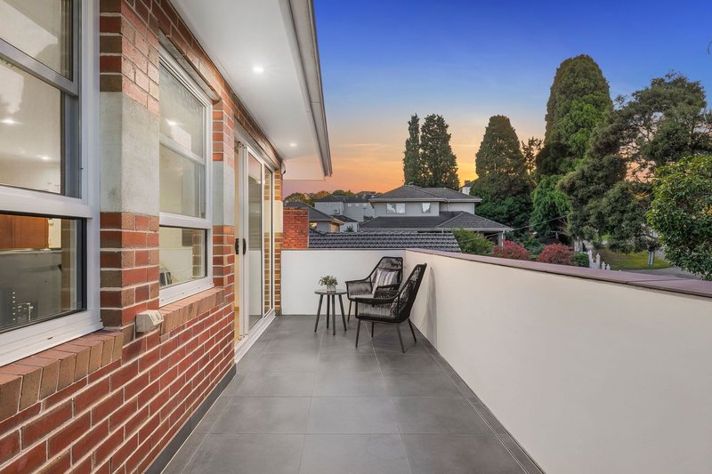 Photo - 2/86 Broughton Road, Surrey Hills VIC 3127 - Image 9