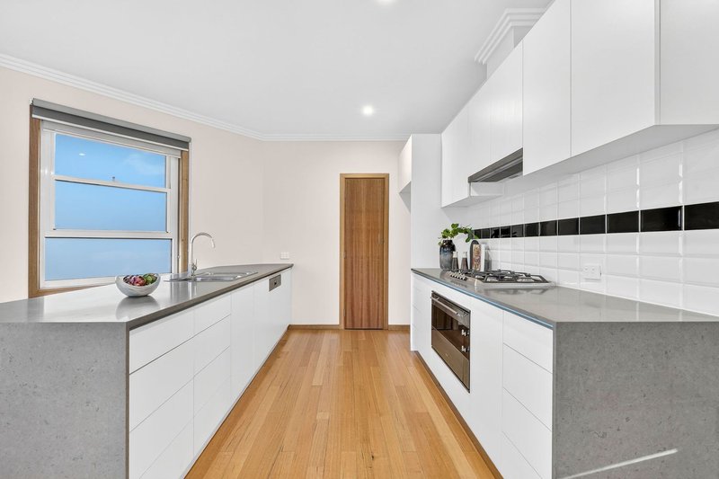 Photo - 2/86 Broughton Road, Surrey Hills VIC 3127 - Image 12